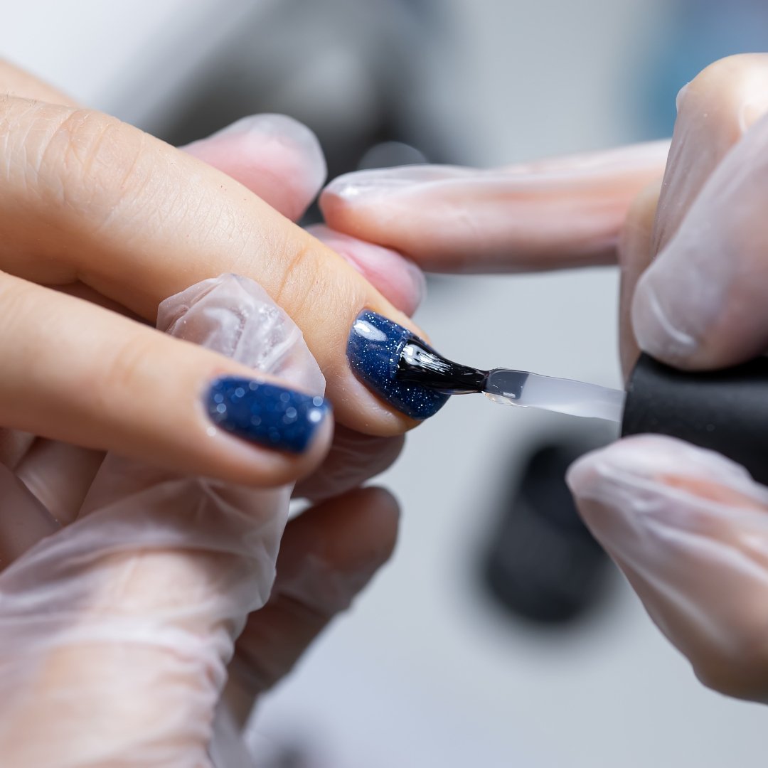 Maniküre mit Nagellack (POS) - Doriana Cosmetics GmbH