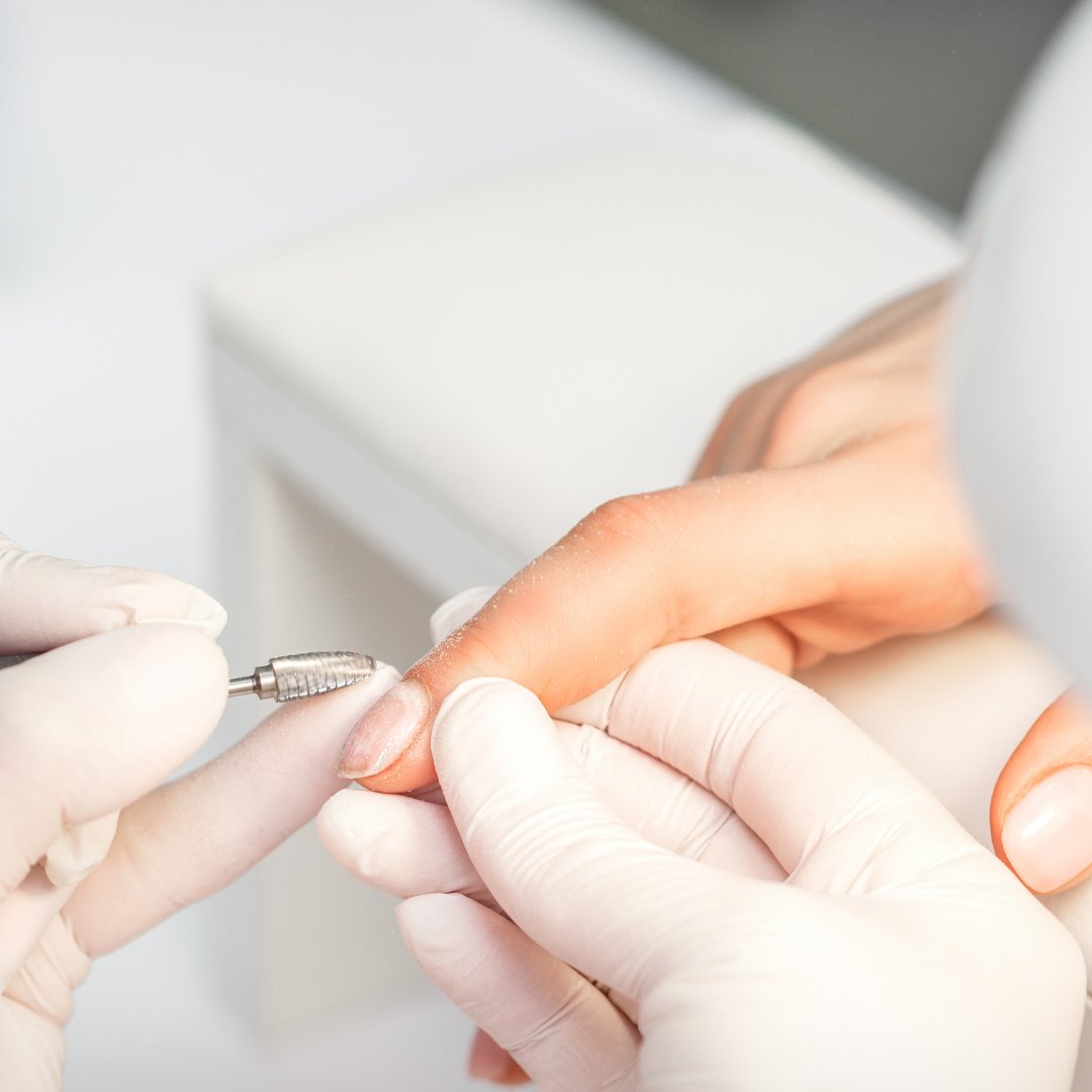 Maniküre mit Shellac / UV - Gellack (POS) - Doriana Cosmetics GmbH