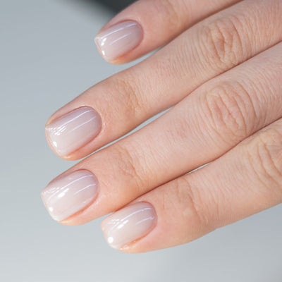 AUFFÜLLEN (Naturnagelverstärkung) mit Farbigem Aufbauton der Dauerhaften Nagelmodellage mit Gel / Acryl / Polygel - Doriana Cosmetics GmbH